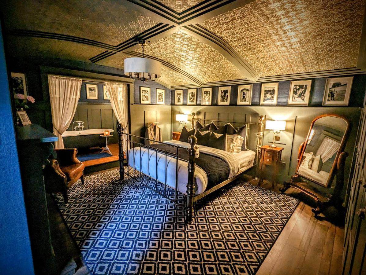 Sheddington Manor - 2 Bedroom & Cinema